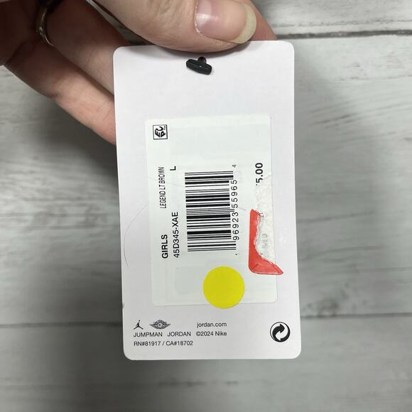 Air Jordan Girls beige lightweight jacket NEW size Large 12- 13 years - Picture 2 of 6